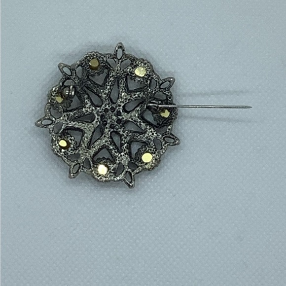 Vintage Style Amber Colour Brooch - Picture 3 of 3